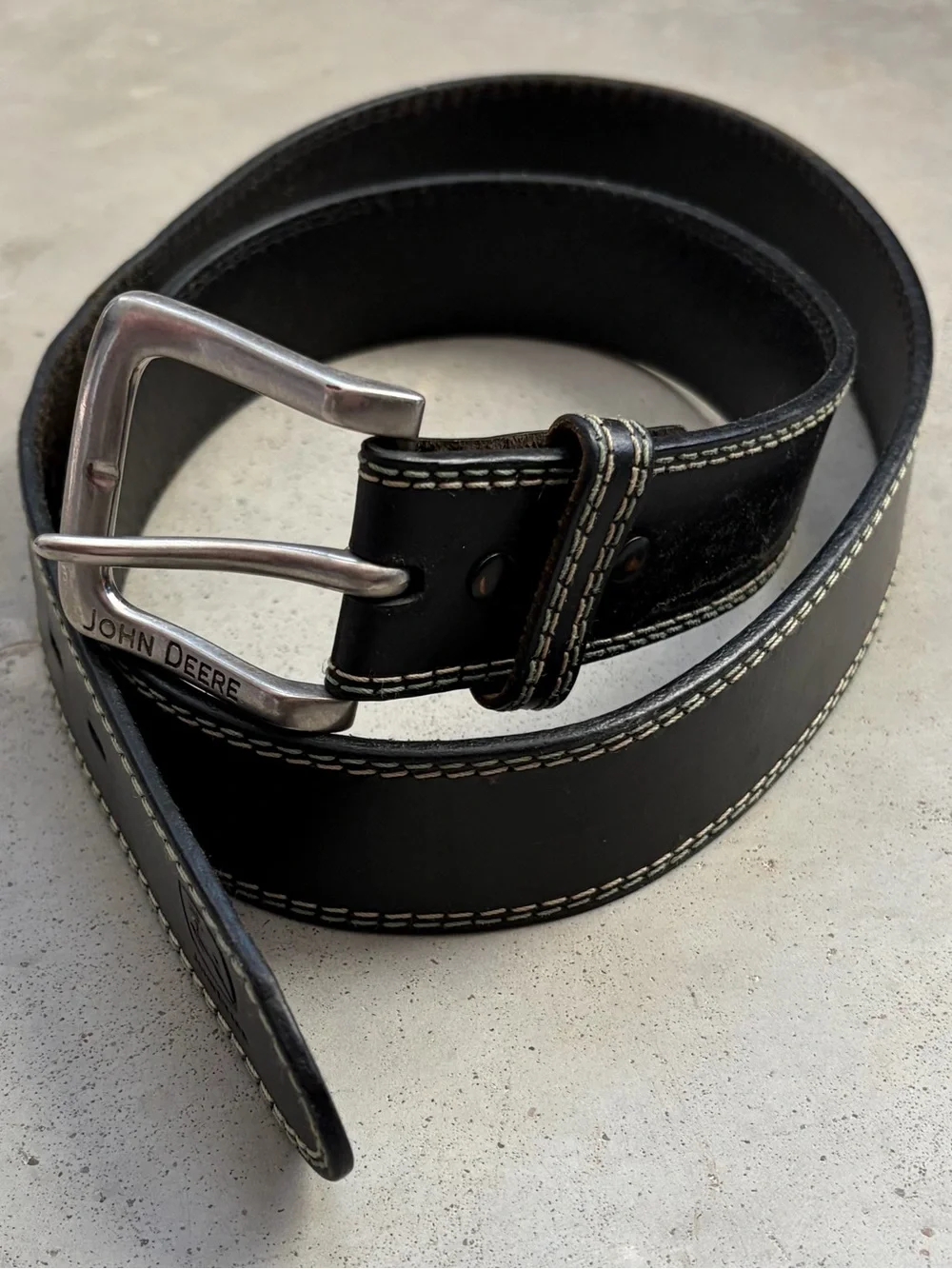 ⁠John Deere Black Top Grain Leather Contrast Stitch Belt 40⁠